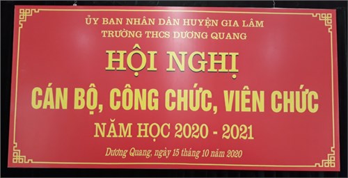 Đại diện Đoàn Chủ tịch thông qua chương trình Hội nghị